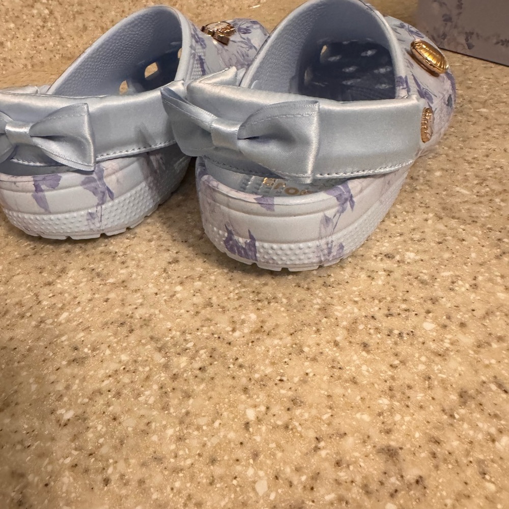 CROCS love shack fancy - Light Blue Floral - Picture 2 of 6